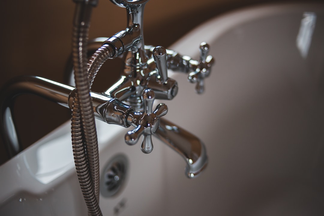 about-us silver-water-faucet-on-white-ceramic-sink-ixfhmtroke8